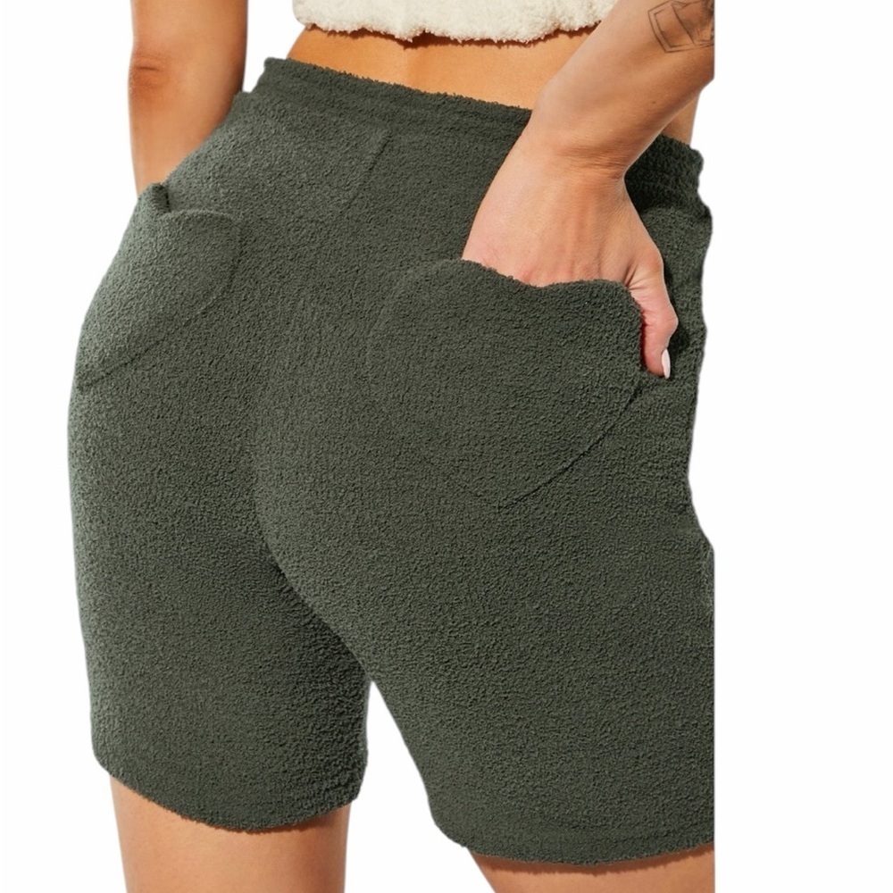 NWT FABLETICS YITTY Pet Me High Waist Heart Pocket Shorts Size Large